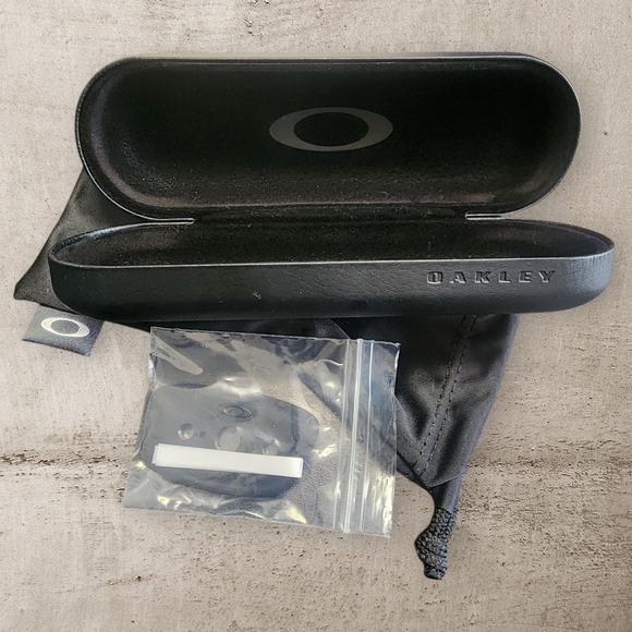 Oakley Clubface 54 Repair Kit w/ Hard Case, Microfiber Bag & Replacement Parts - Picture 1 of 4
